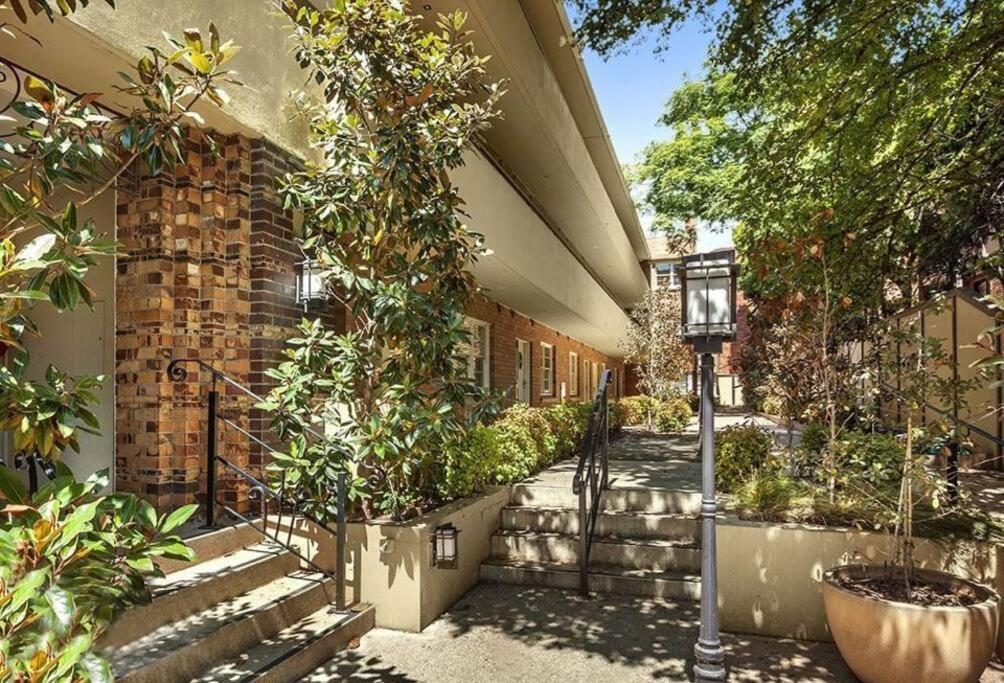 Apartament East Melbourne Unit With Courtyard Zewnętrze zdjęcie