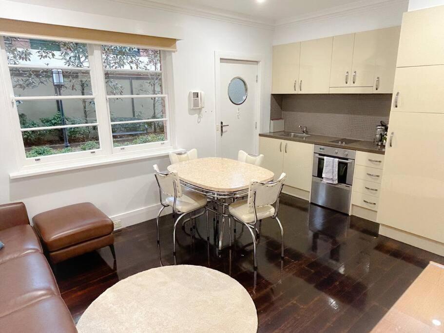 Apartament East Melbourne Unit With Courtyard Zewnętrze zdjęcie